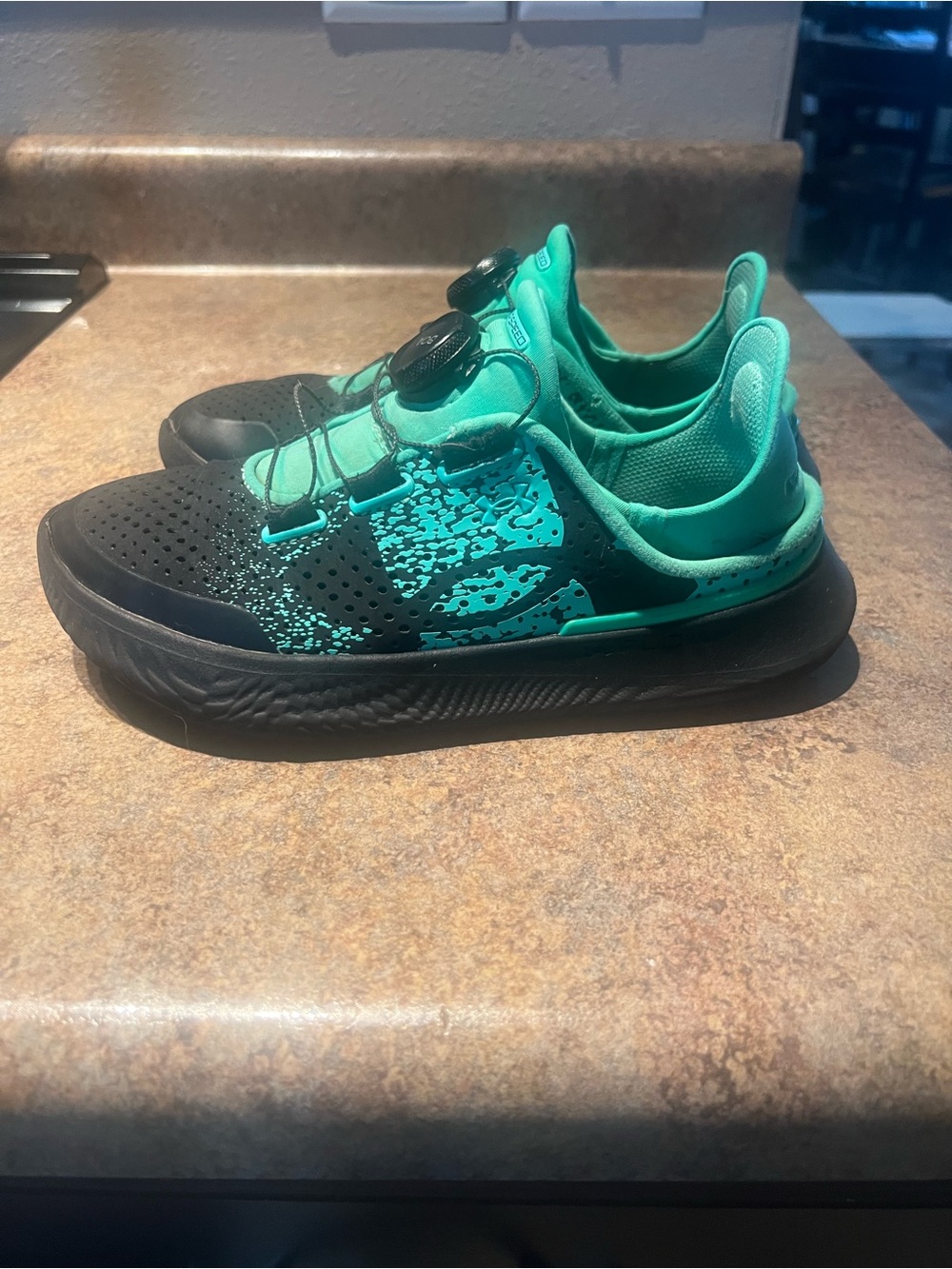 Under Armour Kids Sneakers in Teal and Black